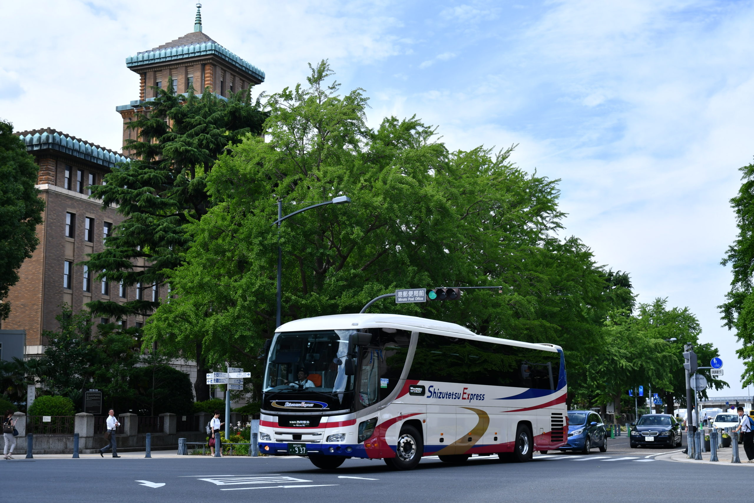 静岡から羽田空港に乗り換えなしでそのまま行ける！広々快適な高速バスは料金もおトク！