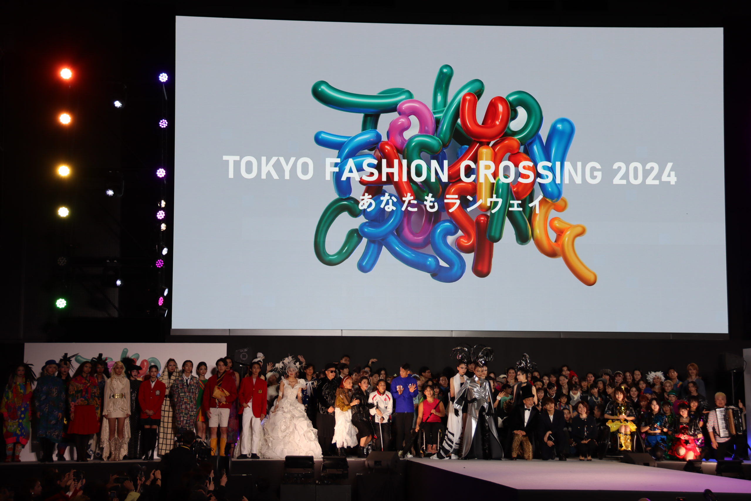 TOKYO FASHION CROSSING 2024」都民がプロモデルとランウェイを歩き